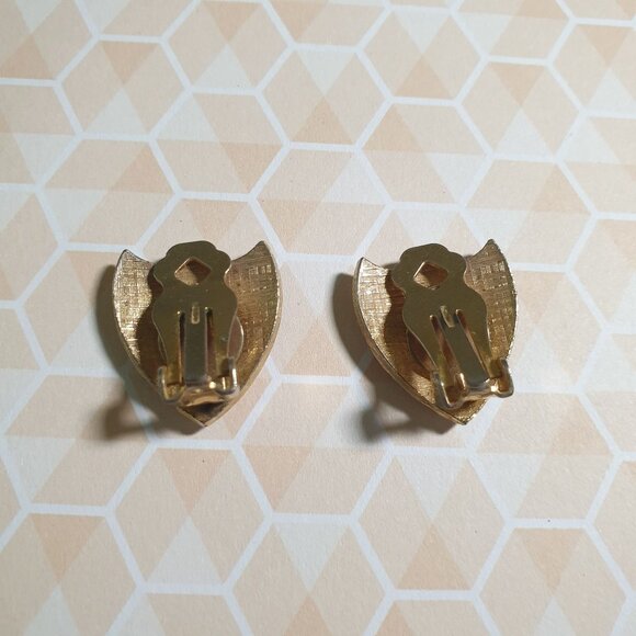 Vintage Gold Tone Shield Clip On Earrings Blue Enamel Stars Stripes Patriotic - Picture 3 of 4